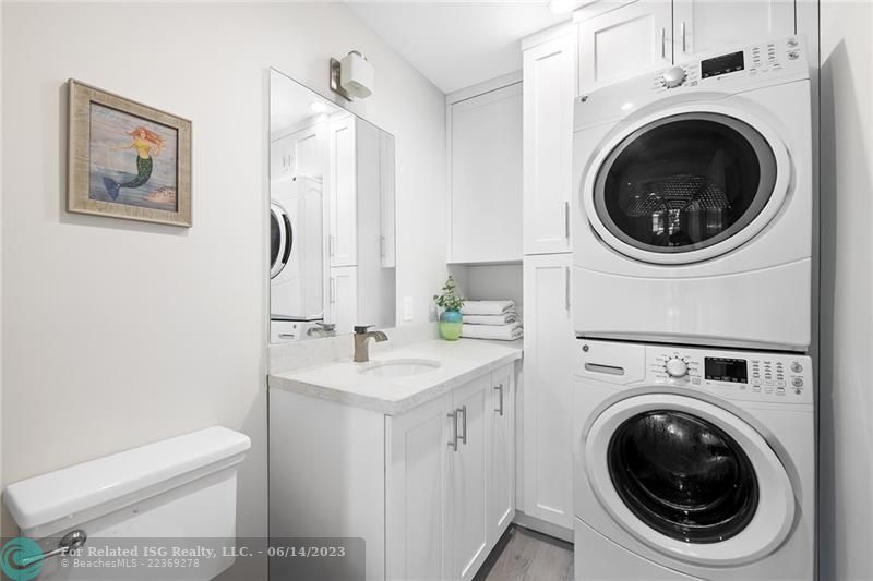 Guest house half bath with washer and dryer!