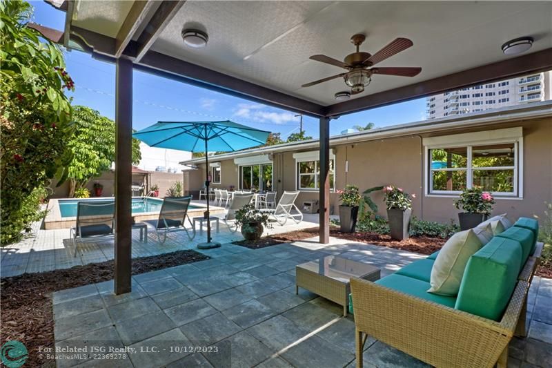 Large Covered Cabana area with fan.