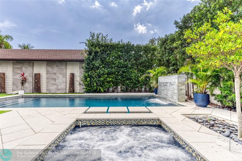 Heated Pool Separate SpaOutdoor Dining, BBQ Kitchen & Fire Pit