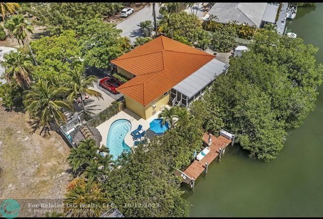 Private lot and pool area. Circular driveway and ample space for boat trailer