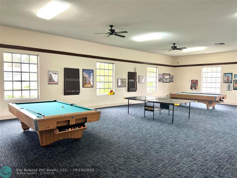 CLUBROOM W/GAME &POOL TABLE