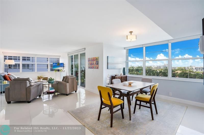 Living room/Dining area