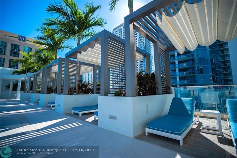 Stunning rooftop pool + cabanas + 360 views