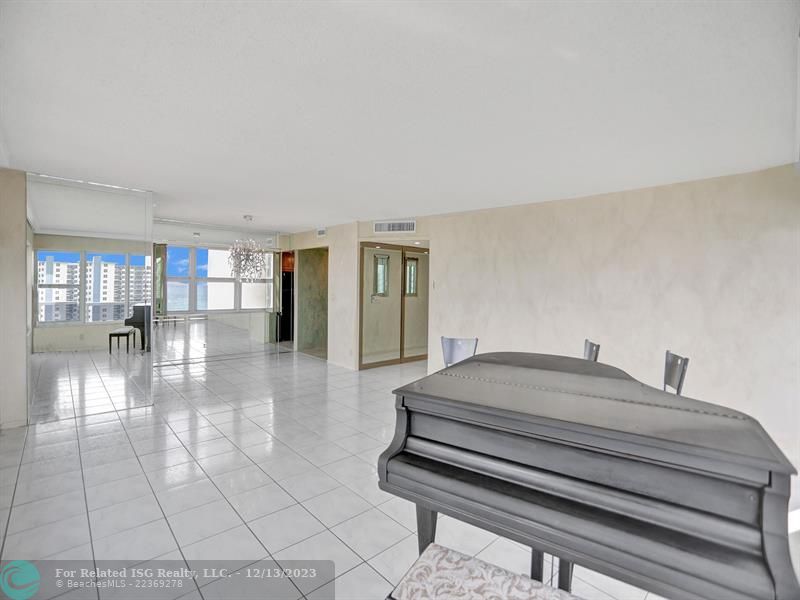 Ocean View in the diningroom