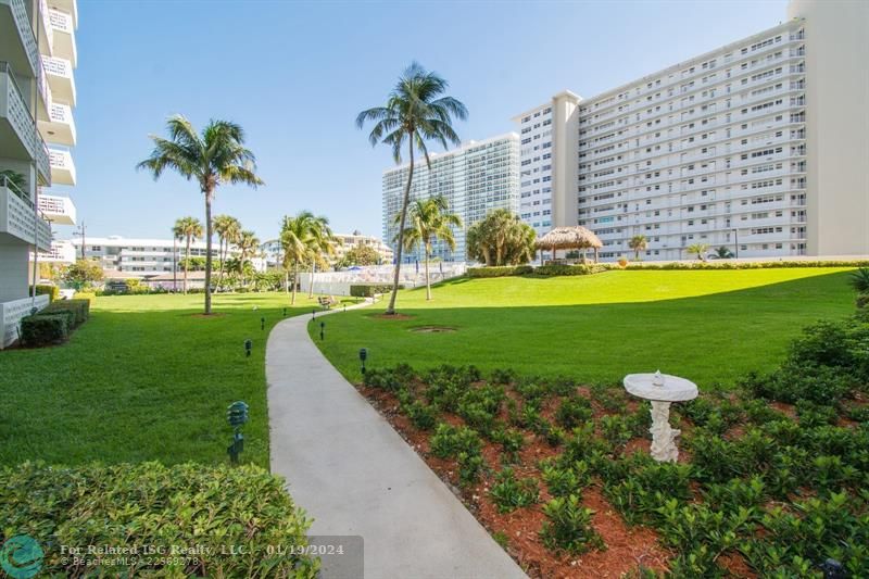 Well maintained grounds and walkway to the pool.