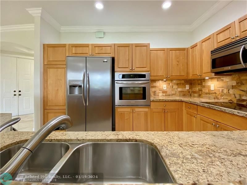 Great entertaining kitchen, open to living areas.