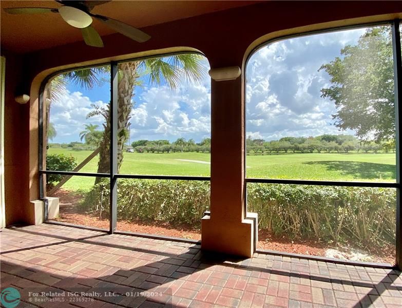 Covered and screened patio, great outdoor living area to enjoy the golf views.