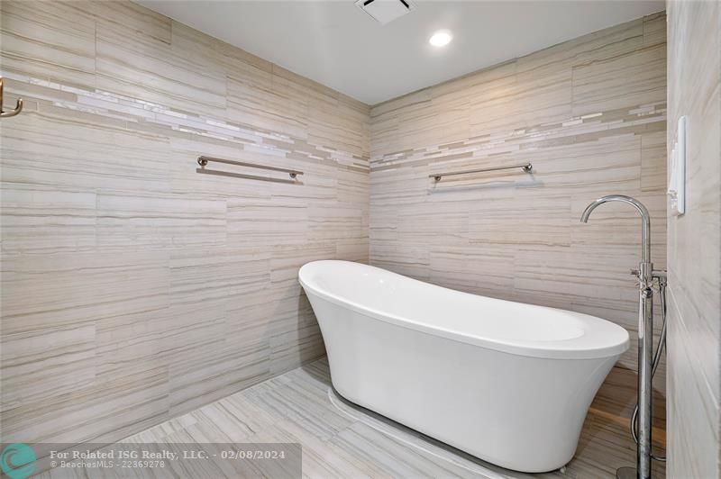 Separate tub & Shower