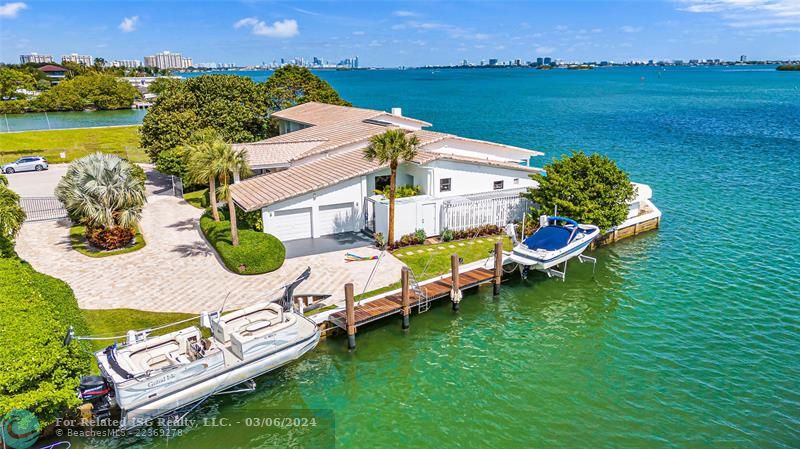 138 Feet of Canal frontage with 33' dock & 2 lifts