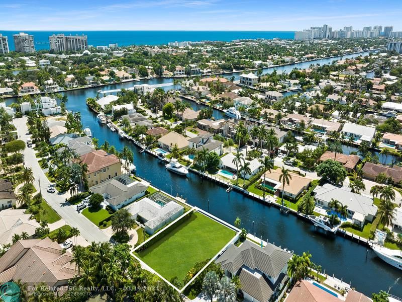 Aerial view, only a few homes from the Intracoastal waterway.