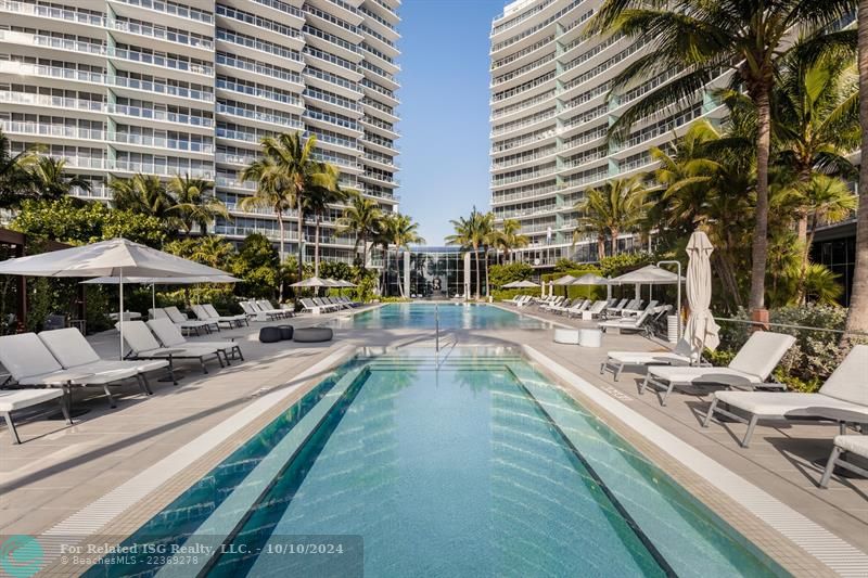 Main Pool & Oceanfront Hot tub