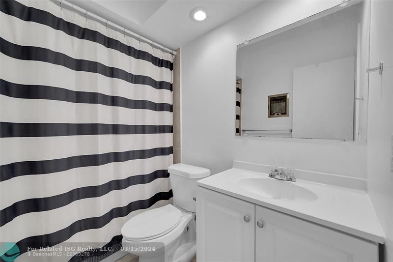 Guest bathroom with combination shower/tub