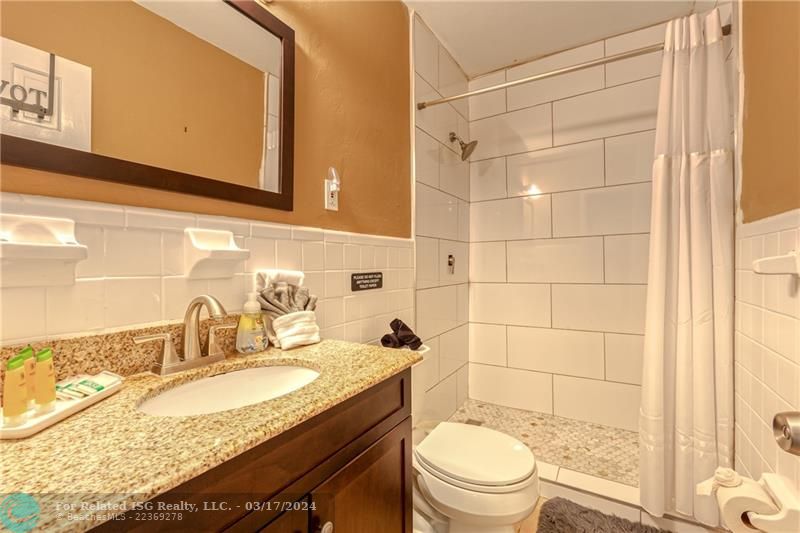 Main House En Suite Bathroom #3