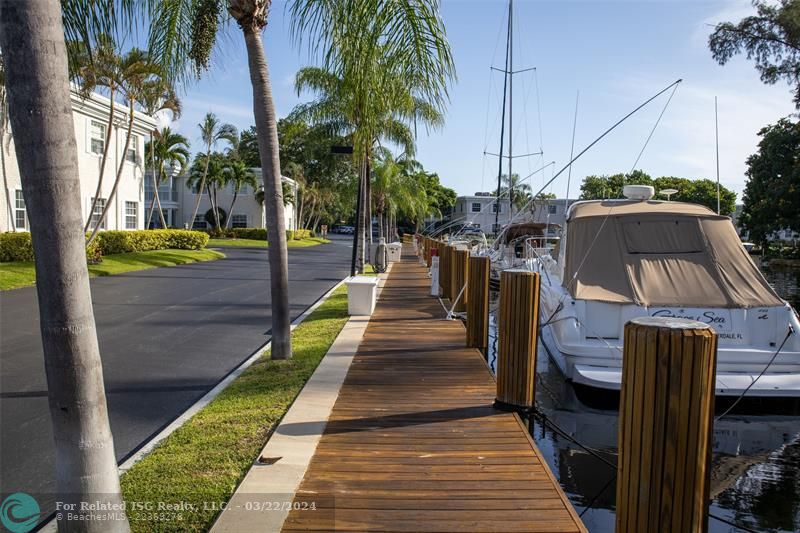 30 lush acres with dockage and amenities