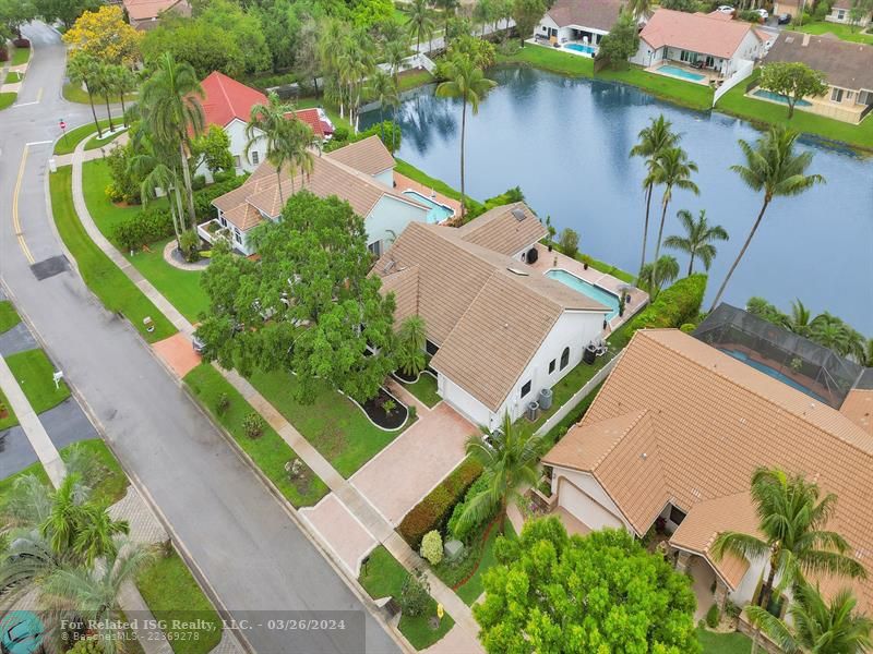 Enjoy expansive lake views from the pool/patio
