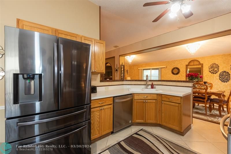 KITCHEN BAR COUNTER