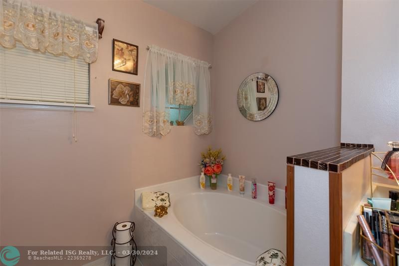 GARDEN TUB IN MASTER BEDROOM