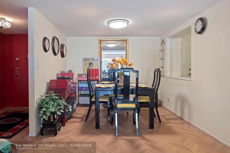 Dining Room - Laminate Flooring Throughout