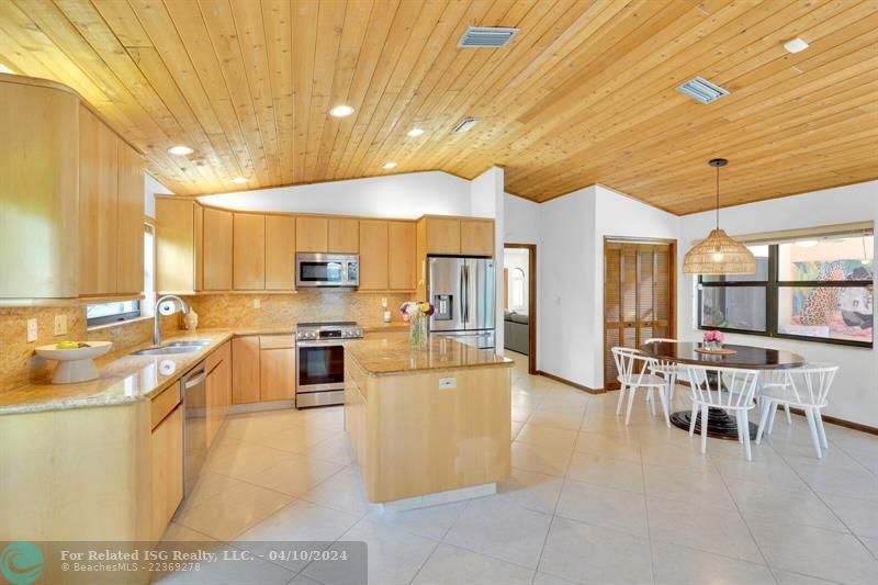 KITCHEN / LIVING AREA