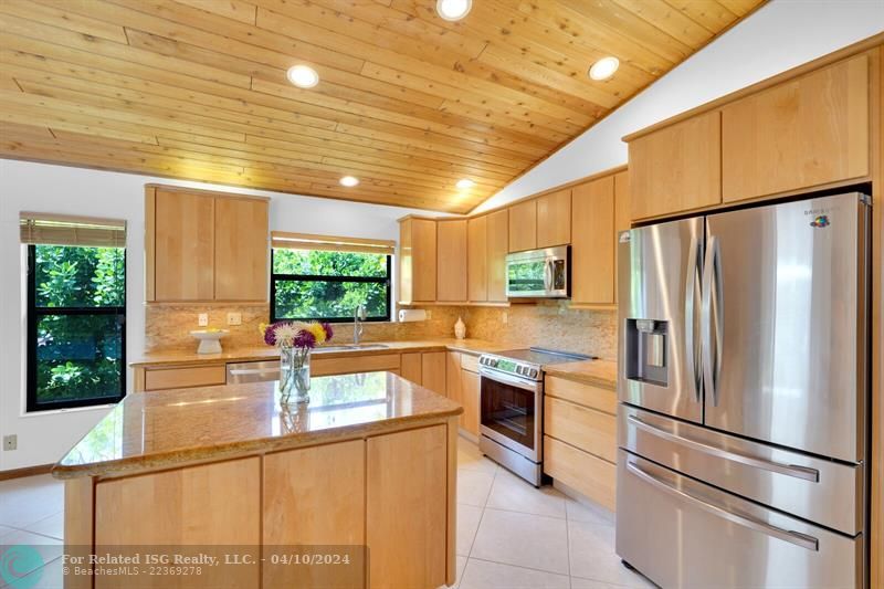 KITCHEN / LIVING AREA