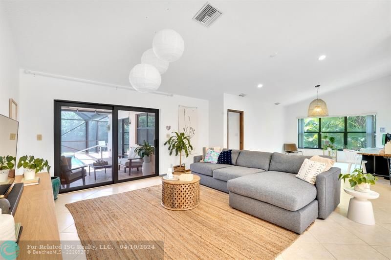 KITCHEN / LIVING AREA