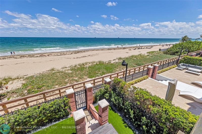 PRIVATE FENCED IN BACKYARD