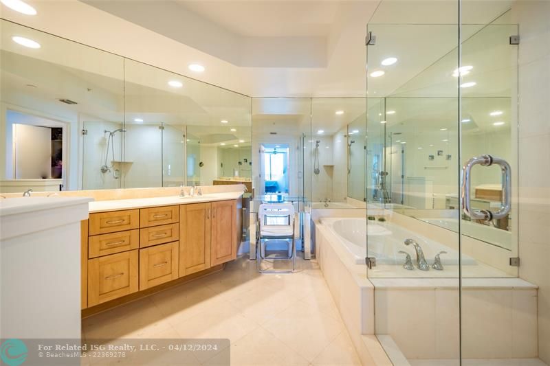 Primary bath, dual sinks, soaking tub and separate shower