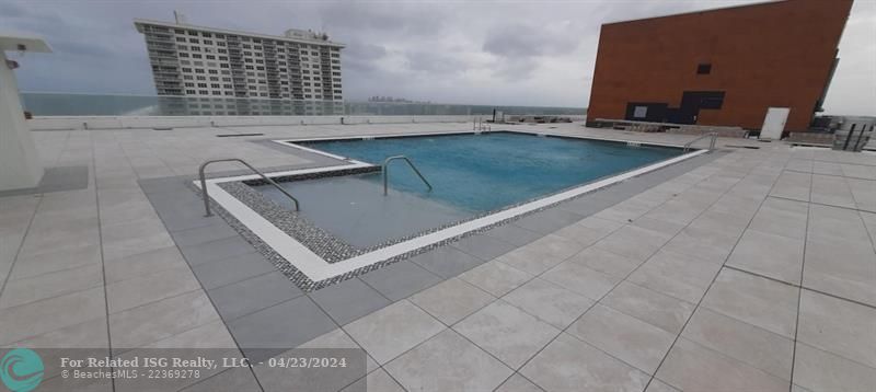 Brand New Roof Top Pool