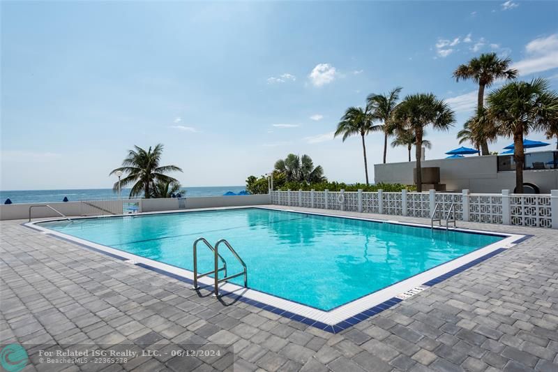 Quiet and Serene Ocean views from the Pool and Large Deck