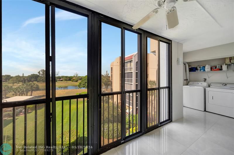 Gorgeous View From Screened Balcony and Full Size Washer/Dryer