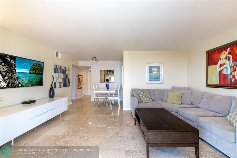 Livingroom with dining area.