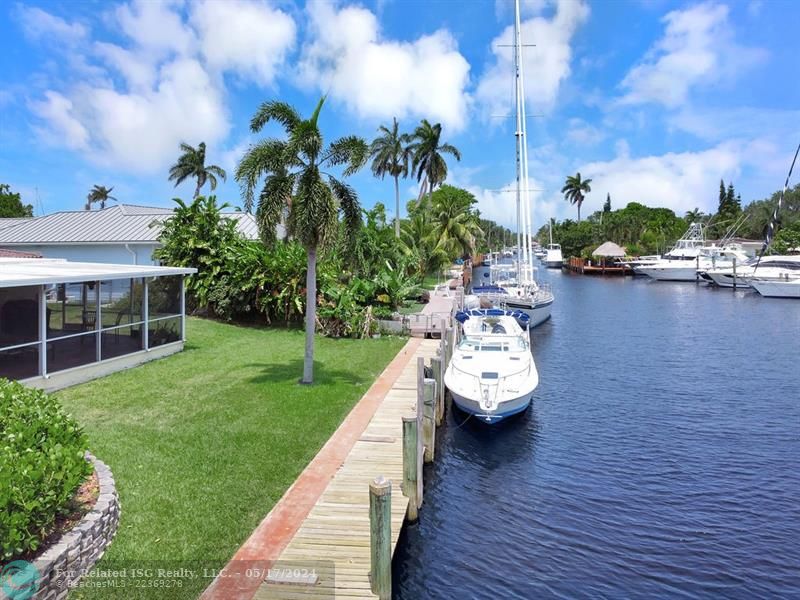 85' dock on wide canal for wide beam vessel