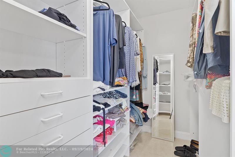 Master Bedroom Walk In Closet