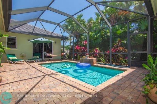 courtyard with tropical foliage