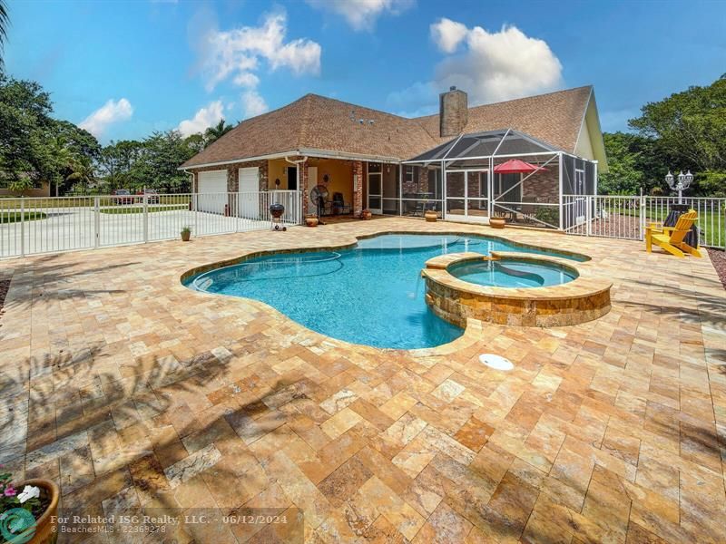 Gorgeous teavertine pool deck