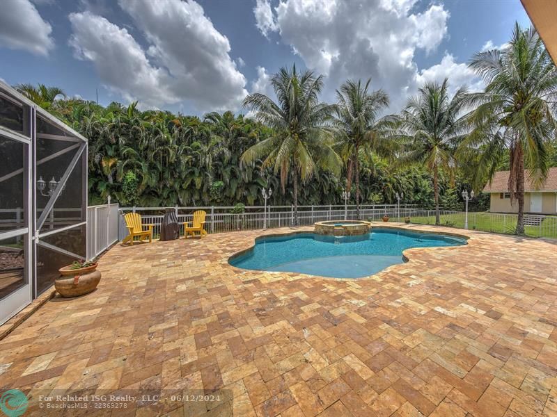 Gorgeous teavertine pool deck