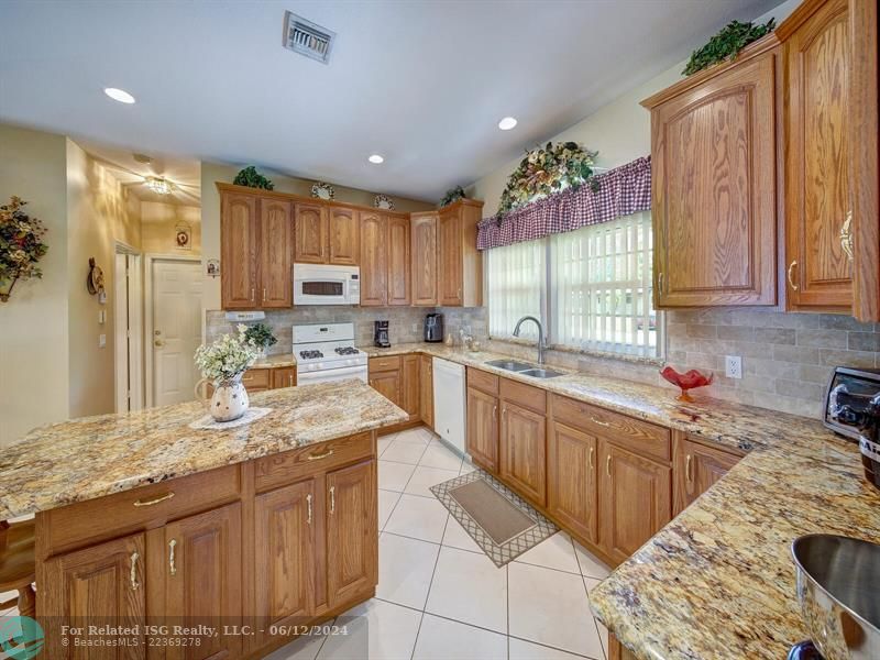 Great kitchen with over 40 cabinets, granite counter tops and no popcorn ceilings!