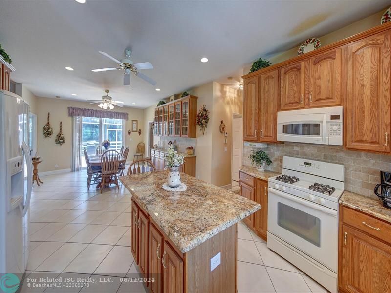 Great kitchen with over 40 cabinets, granite counter tops and no popcorn ceilings!