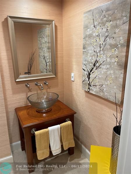 Powder Rm / 1/2 Bathroom