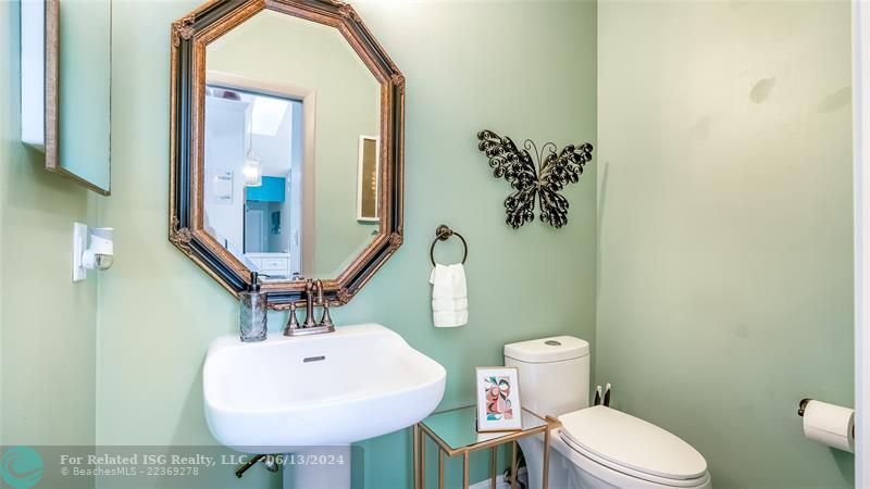 Discover the convenience of this centrally located half-bath, nestled between the kitchen and the living area. Perfect for quick access during gatherings or everyday use.