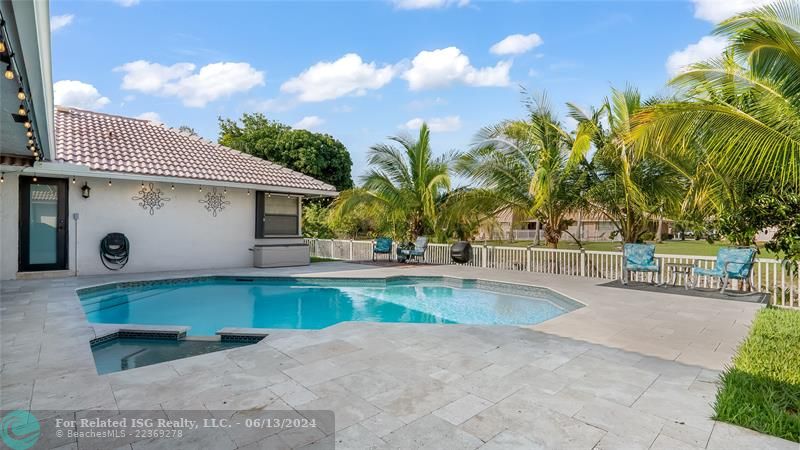 Lush landscaping envelops the space in verdant beauty without compromising the stunning views.