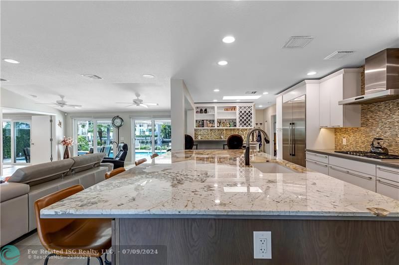 The Most Dramatic Granite & Quartz Counter Island You've Ever Seen!