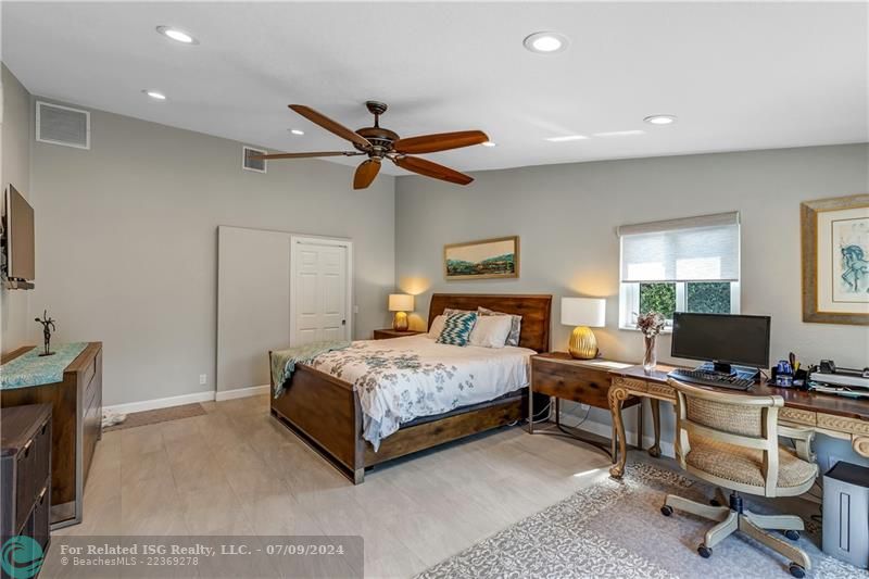 Large Walk-in Closet