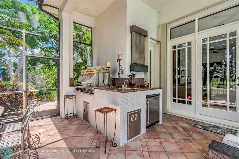 Inviting Screened & Covered Outdoor Kitchen, Entertaining & Relaxation Area!