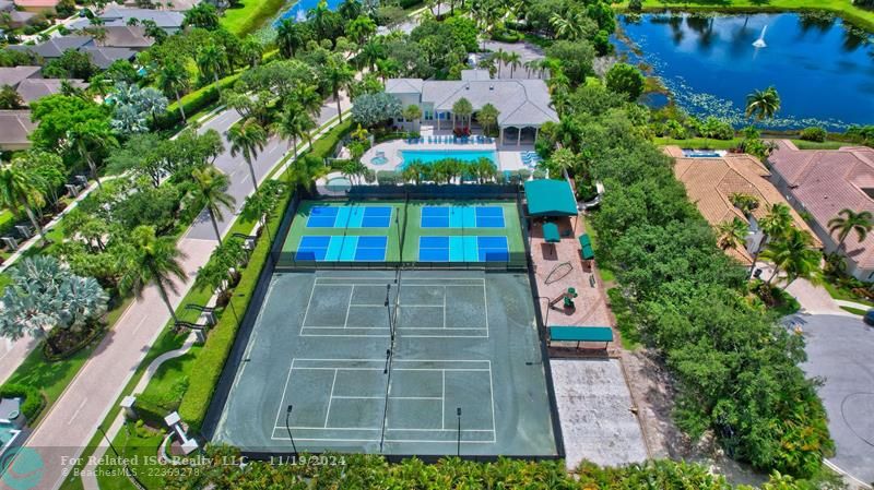 Country Club Style Living Without the Fees! Club Tennis & Pickleball!