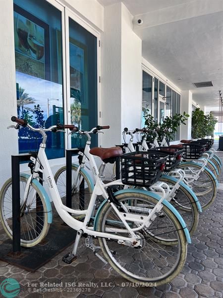 Take a Leisurely Ride to Las Olas