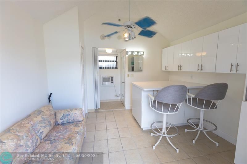 1 of only 18 poolside cabanas (1 bed, 1 bath) also great for guests