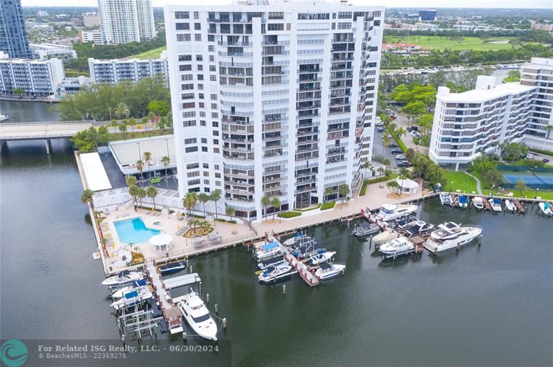 panoramic views, surrounded by water