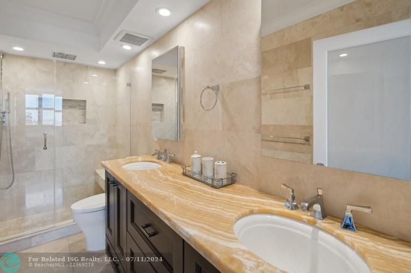 Owner's bathroom