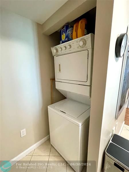 Granite counters, stainless appliances.  Room for a breakfast table.